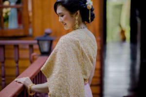 ชุดไทยเจ้าสาว ชุดไทยจักรพรรดิ์ เช่าที่แบมบี้ เวดดิ้ง ห้วยขวาง